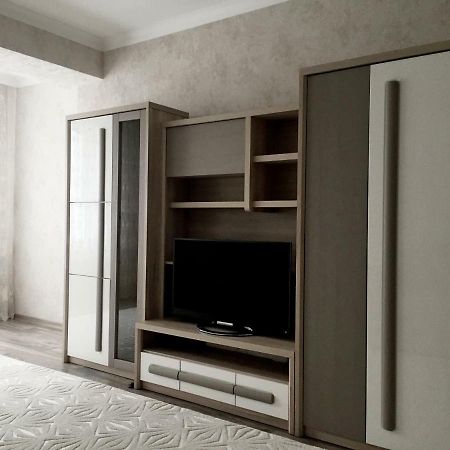 Center Apartment On Albisoara Street คีชีเนา ภายนอก รูปภาพ