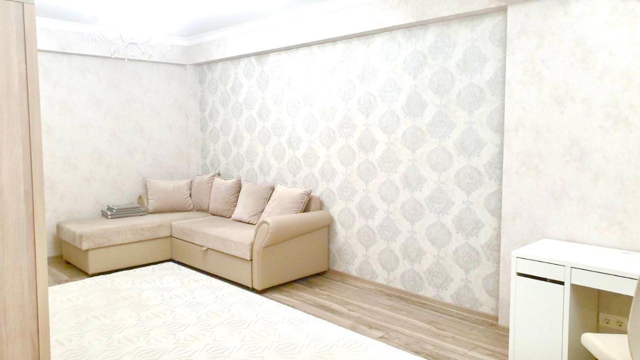 Center Apartment On Albisoara Street คีชีเนา ภายนอก รูปภาพ