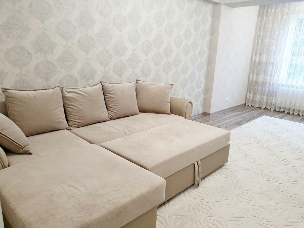 Center Apartment On Albisoara Street คีชีเนา ภายนอก รูปภาพ
