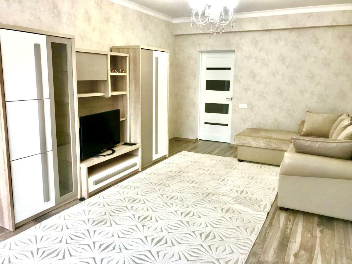 Center Apartment On Albisoara Street คีชีเนา ภายนอก รูปภาพ