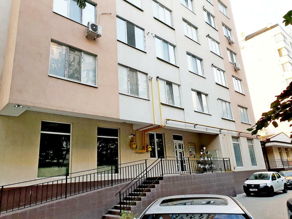 Center Apartment On Albisoara Street คีชีเนา ภายนอก รูปภาพ